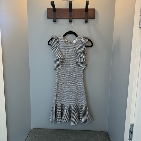 Stylish Black and White Dress - Picture 3 of 8